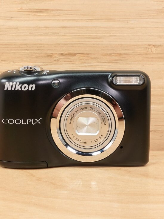 Nikon Coolpix A10 / 16.1MP Digital Camera / 5x Zoom / Ready to Use - Picture 2 of 8